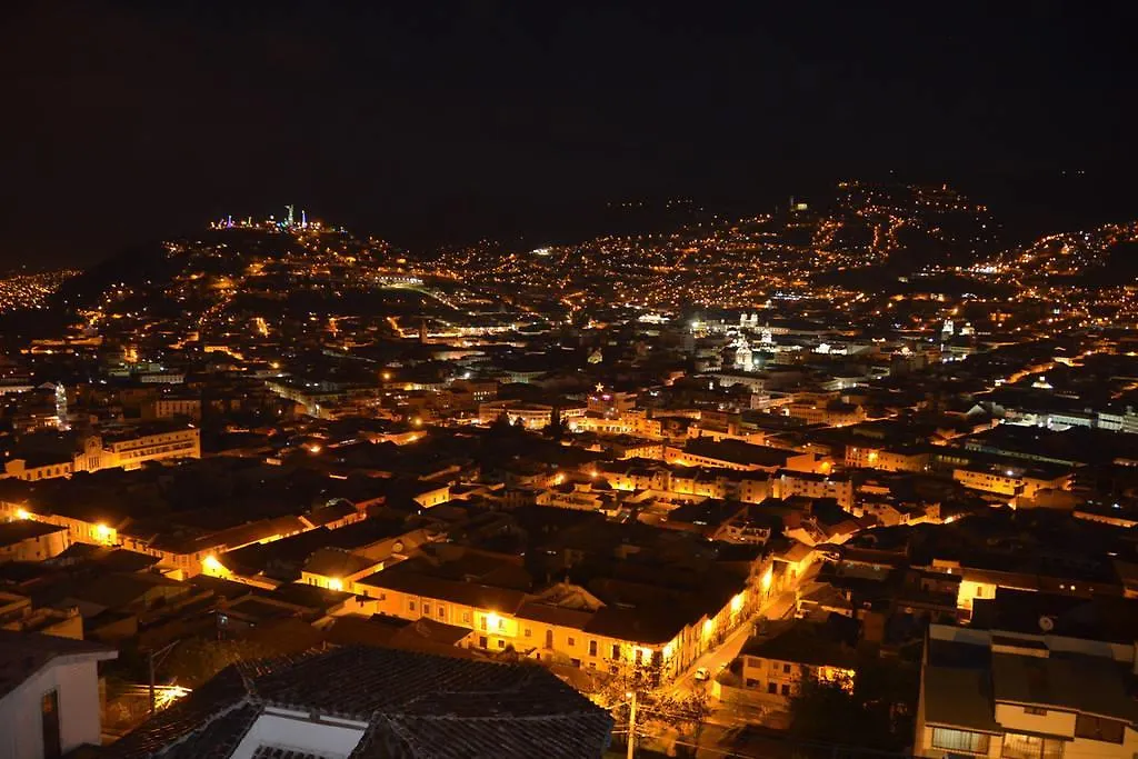 Apartment Suite For Savvy Travellers In Bohemian La Floresta Quito