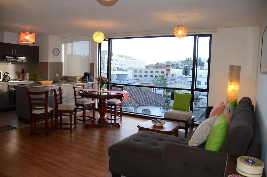 Suite For Savvy Travellers In Bohemian La Floresta Quito Apartment